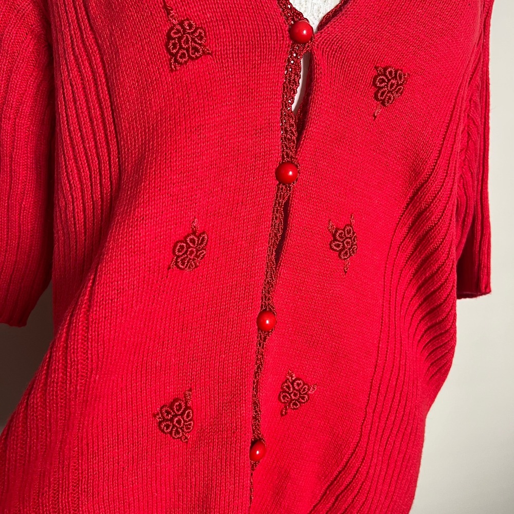 Vintage Red Floral Embroidered cottagecore grandmacore button sweater - Picture 4 of 7